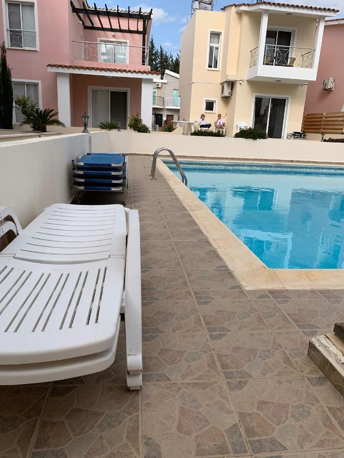 Limnos Gardens * Paphos